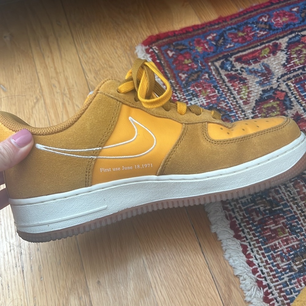Wmns Air Force 1 '07 SE 'First Use - University Gold Gum